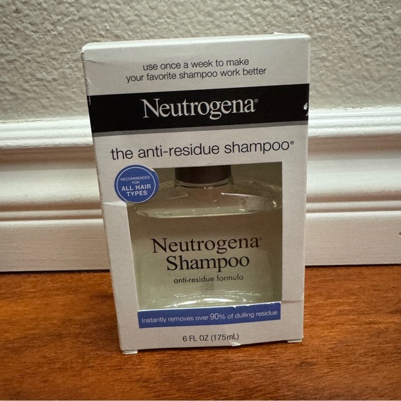 Neutrogena Anti Residue Shampoo 6 OZ - Picture 1 of 3